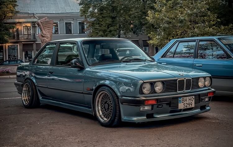 BMW 320i Coupe E30