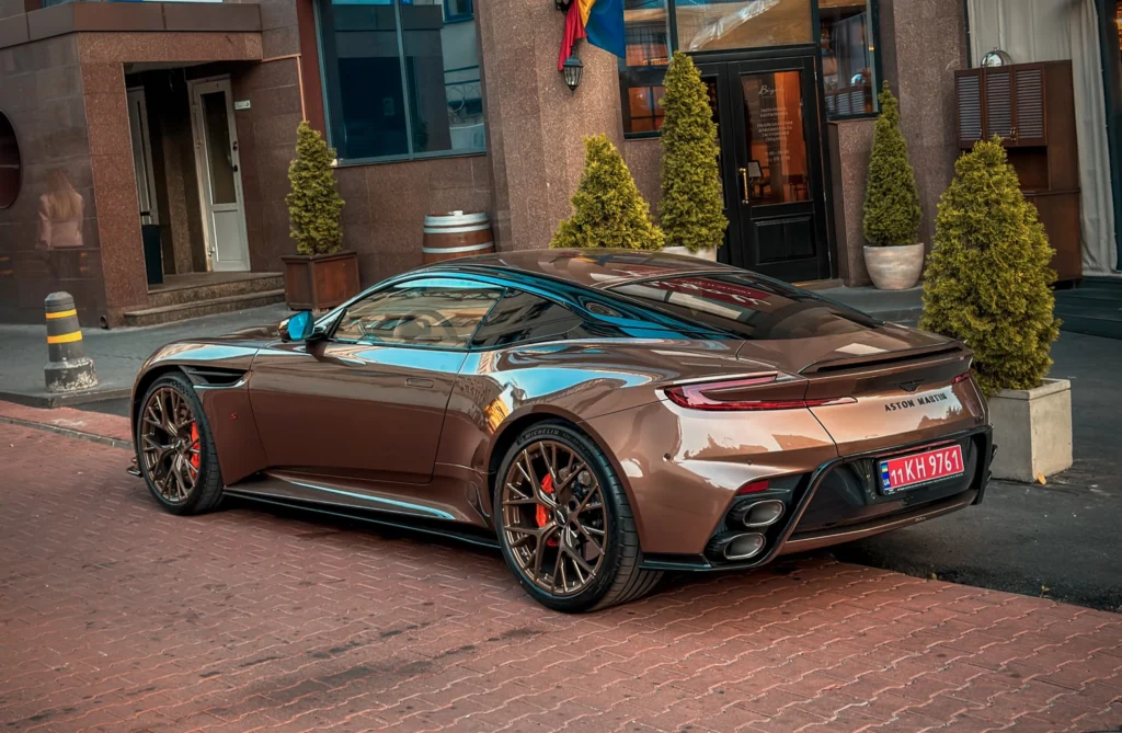 Aston Martin DB12 S
