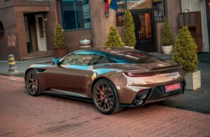 Aston Martin DB12 S