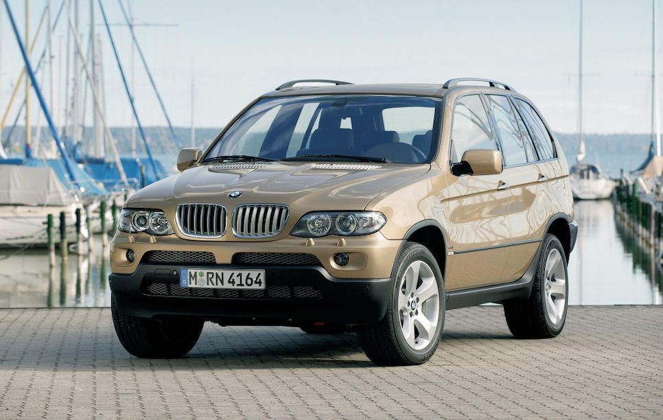 Унікальний рестомод: культовий BMW X5 E53 оснастили двигуном V10 від M5 та механічною коробкою передач