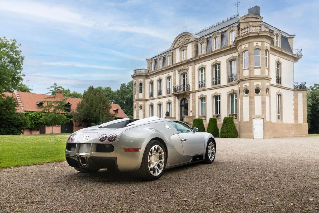 Заводська реставрація від Bugatti: культовий Veyron отримав нове життя та сучасні деталі до 20-річчя моделі