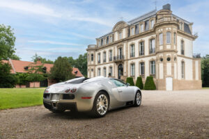 Заводська реставрація від Bugatti: культовий Veyron отримав нове життя та сучасні деталі до 20-річчя моделі