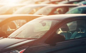 Світовий авторинок демонструє падіння шостий місяць поспіль через обвал продажів у Китаї