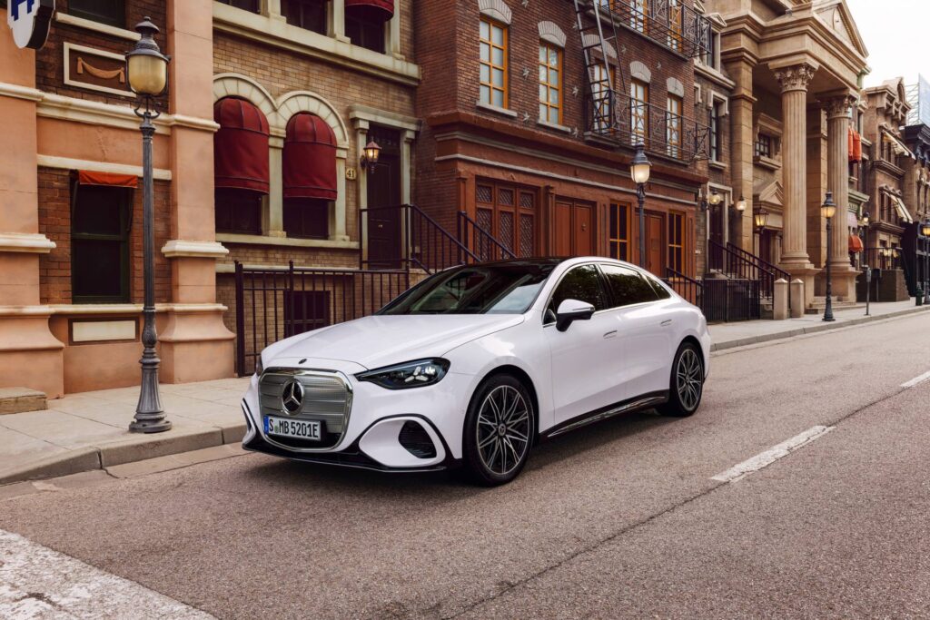 Mercedes-Benz презентував масштабно оновлений C-Class із технологіями штучного інтелекту та гібридним двигуном