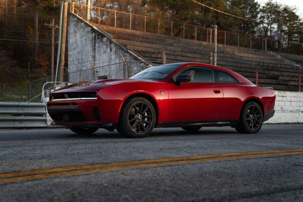 Dodge відроджує культову версію Charger Super Bee із високопотужним турбомотором Hurricane