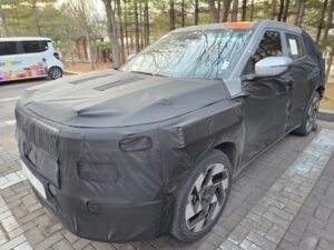 Нова Hyundai Kona кардинально змінить імідж: перші подробиці та фото випробувань компактного кросовера