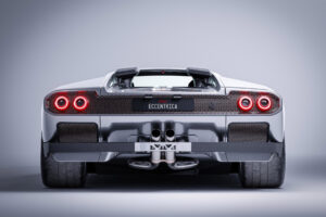 Eccentrica представила відкритий рестомод Lamborghini Diablo з атмосферним V12 та механікою