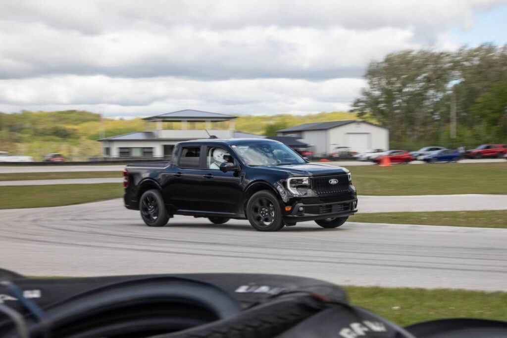 Спортивний пікап Ford Maverick Lobo розчарував випробувачів на треку через звичайні всесезонні шини