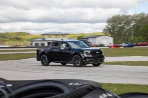 Спортивний пікап Ford Maverick Lobo розчарував випробувачів на треку через звичайні всесезонні шини