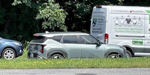 Компактний електрокросовер Kia EV3 помітили під час випробувань у Нью-Йорку перед американським дебютом