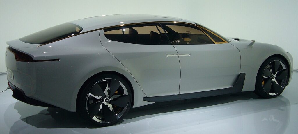 Від зухвалого концепту 2011 року до майбутньої класики: як Kia Stinger назавжди змінив імідж південнокорейського бренду