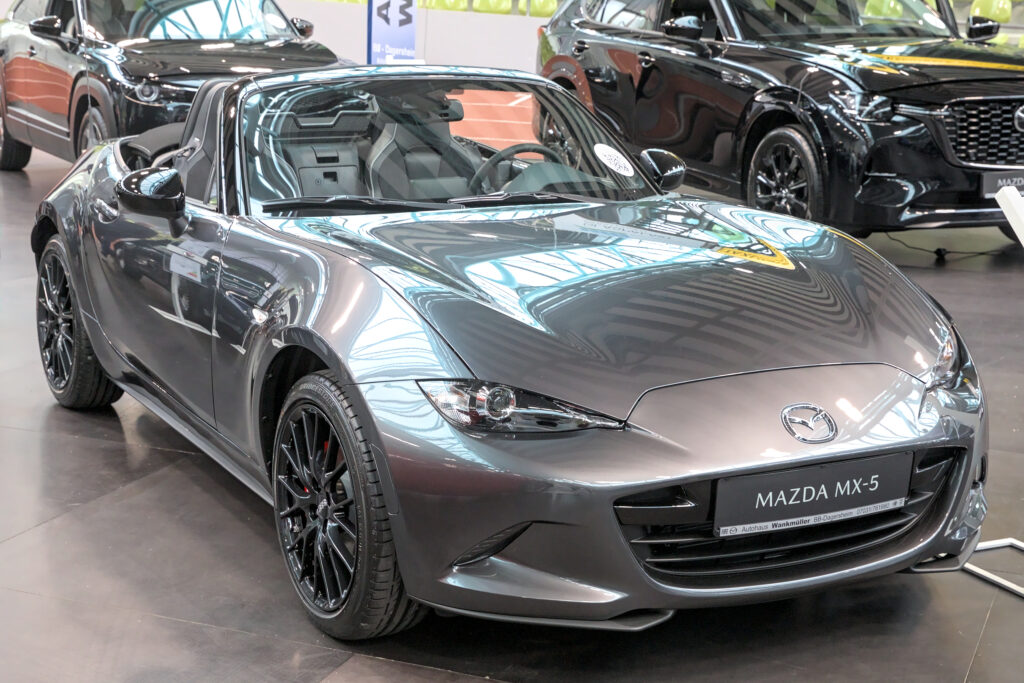 Mazda розробляє флагманський спорткар ручної збірки на базі концепту Iconic SP