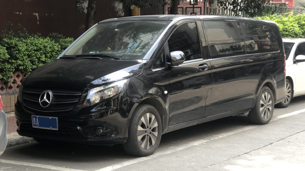 Німецький автовиробник Mercedes-Benz презентував нову вантажопасажирську версію Vito Sport-X із динамічним дизайном та 190-сильним дизелем