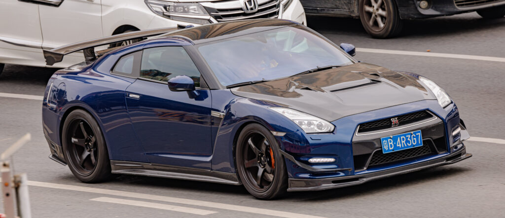 Суперкар Nissan GT-R потужністю 600 кінських сил отримав екстремальну модифікацію для бездоріжжя