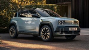 Експеримент Autocar: електромобіль Renault 4 подолав 1000 миль Британією виключно на сонячній енергії