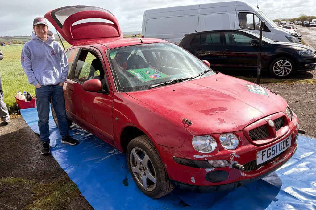 Легендарний марафонський болід: хетчбек MG ZR продовжує гоночну кар'єру через 14 років після ралі Африкою
