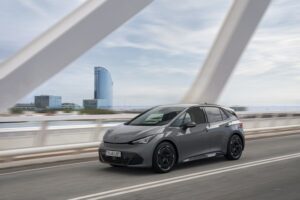 Cupra Born має довжину 4336 мм і ширину 1809 мм, що покликано полегшити пересування в міських умовах . Фото: Cupra