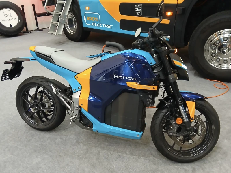 Повністю електричний Honda WN7 виглядає як ідеальний маленький, спритний компаньйон для великого, подорожуючого eActros 600 RV.