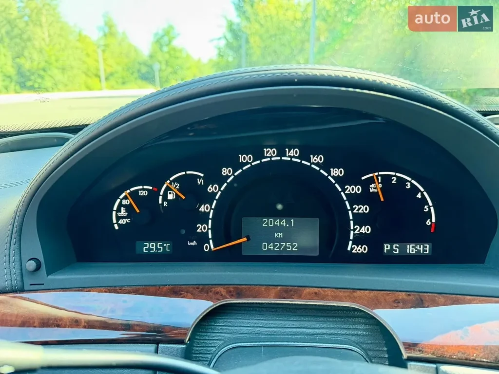 Mercedes-Benz S-Class W220