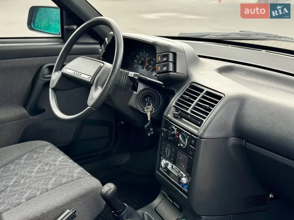 У Кривому Розі продають справжню «капсулу часу» — Lada 2111 2005 року з пробігом лише 29 тисяч км