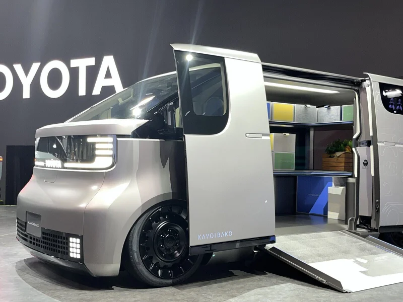 Daihatsu Kayoibako-K, можливо, і вкрав частину своєї милої нової дебютної гри, але оригінальна Toyota Kayoibako обов'язково знову вразить публіку на Japan Mobility Show